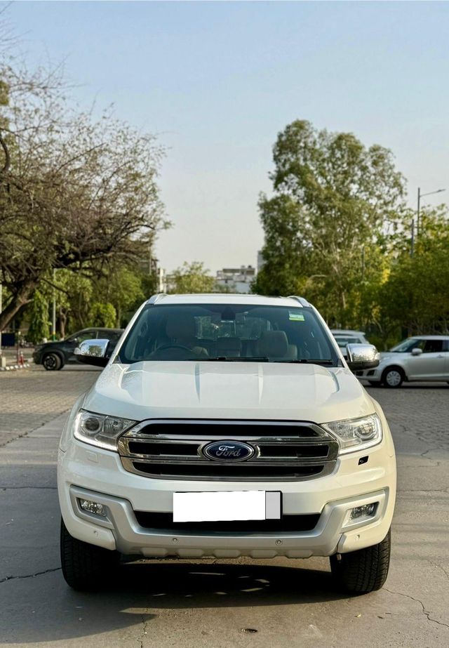 Ford Endeavour 3.2 Titanium AT 4X4 Second-hand 2017 Ford Endeavour 3.2 Titanium AT 4X4 for sale in New Delhi