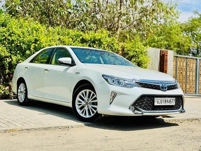 Toyota Camry Hybrid Second-hand 2016 Toyota Camry Hybrid for sale in Ahmedabad