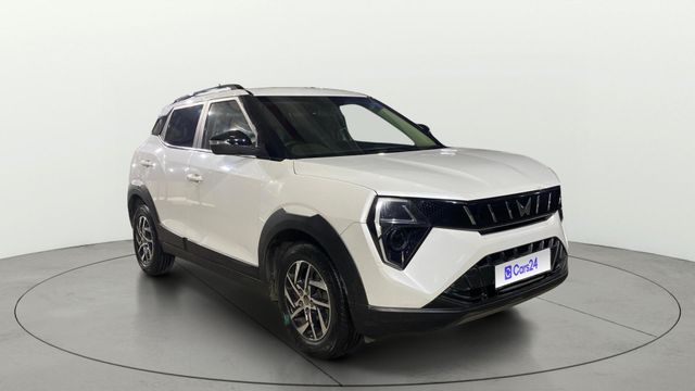 Mahindra XUV 3XO AX5 AT Second-hand 2024 Mahindra XUV 3XO AX5 AT for sale in Howrah
