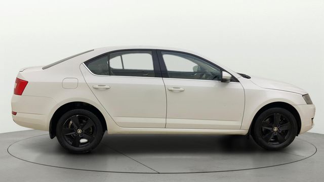 Skoda Octavia Ambition Plus 1.8 TSI AT Second-hand 2017 Skoda Octavia Ambition Plus 1.8 TSI AT for sale in Ahmedabad