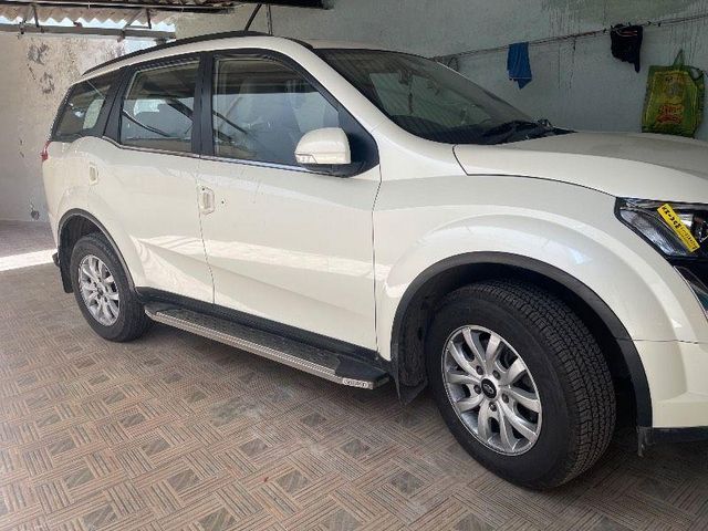 Mahindra XUV500 R W10 FWD Second-hand 2016 Mahindra XUV500 R W10 FWD for sale in Porbandar