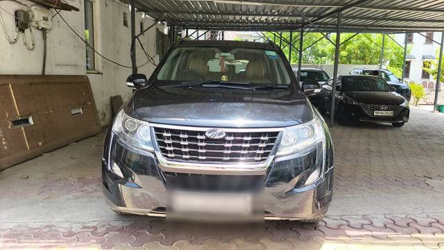 Mahindra XUV500 W11 Option AT Second-hand 2020 Mahindra XUV500 W11 Option AT for sale in New Delhi