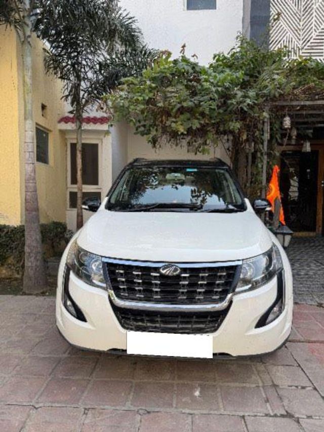 Mahindra XUV500 W7 BSIV Second-hand 2018 Mahindra XUV500 W7 BSIV for sale in Lucknow