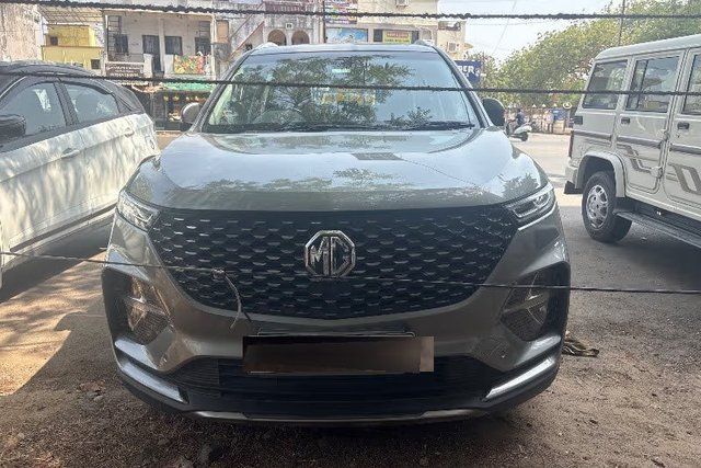 Second-hand 2021 MG Hector Plus Select Diesel MT 7 STR for sale in Vadodara