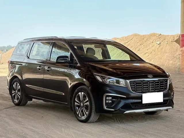 Kia Carnival Prestige Second-hand 2020 Kia Carnival Prestige for sale in Ahmedabad