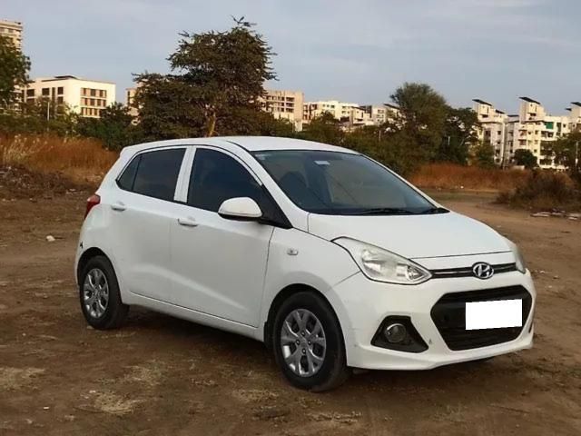 Hyundai i10 Magna 1.1L Second-hand 2016 Hyundai i10 Magna 1.1L for sale in Ahmedabad