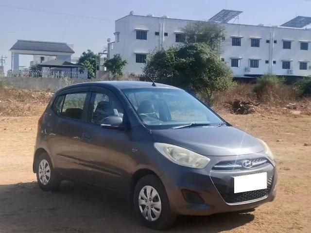 Hyundai i10 Sportz AT Second-hand 2013 Hyundai i10 Sportz AT for sale in Ahmedabad