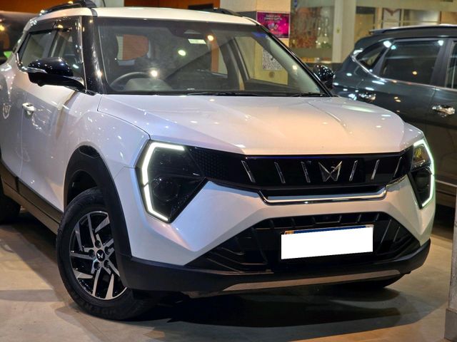 Mahindra XUV 3XO AX5 L Turbo Second-hand 2025 Mahindra XUV 3XO AX5 L Turbo for sale in Kolkata