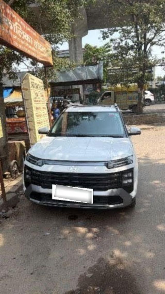 Second-hand 2024 Hyundai Alcazar Signature DCT for sale in Lucknow
