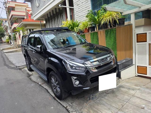 Isuzu V-Cross 4x2 Z AT BSVI Second-hand 2022 Isuzu V-Cross 4x2 Z AT BSVI for sale in Bangalore
