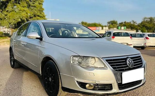 Volkswagen Passat 2.0 PD DSG Second-hand 2010 Volkswagen Passat 2.0 PD DSG for sale in Chandigarh