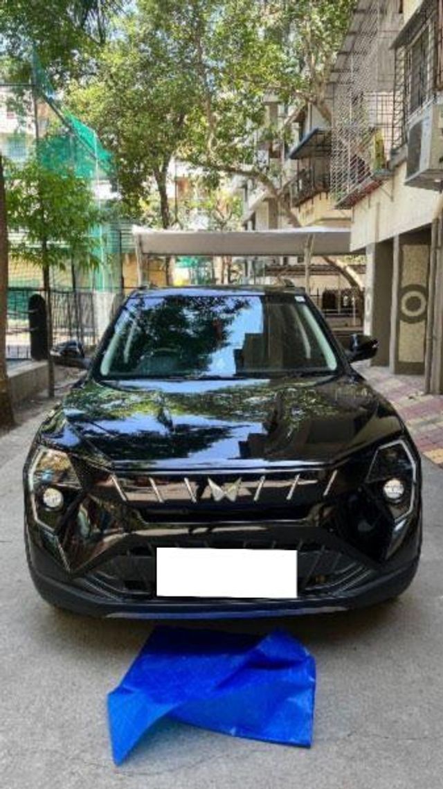 Second-hand 2025 Mahindra XUV 3XO AX5 AT for sale in Pune