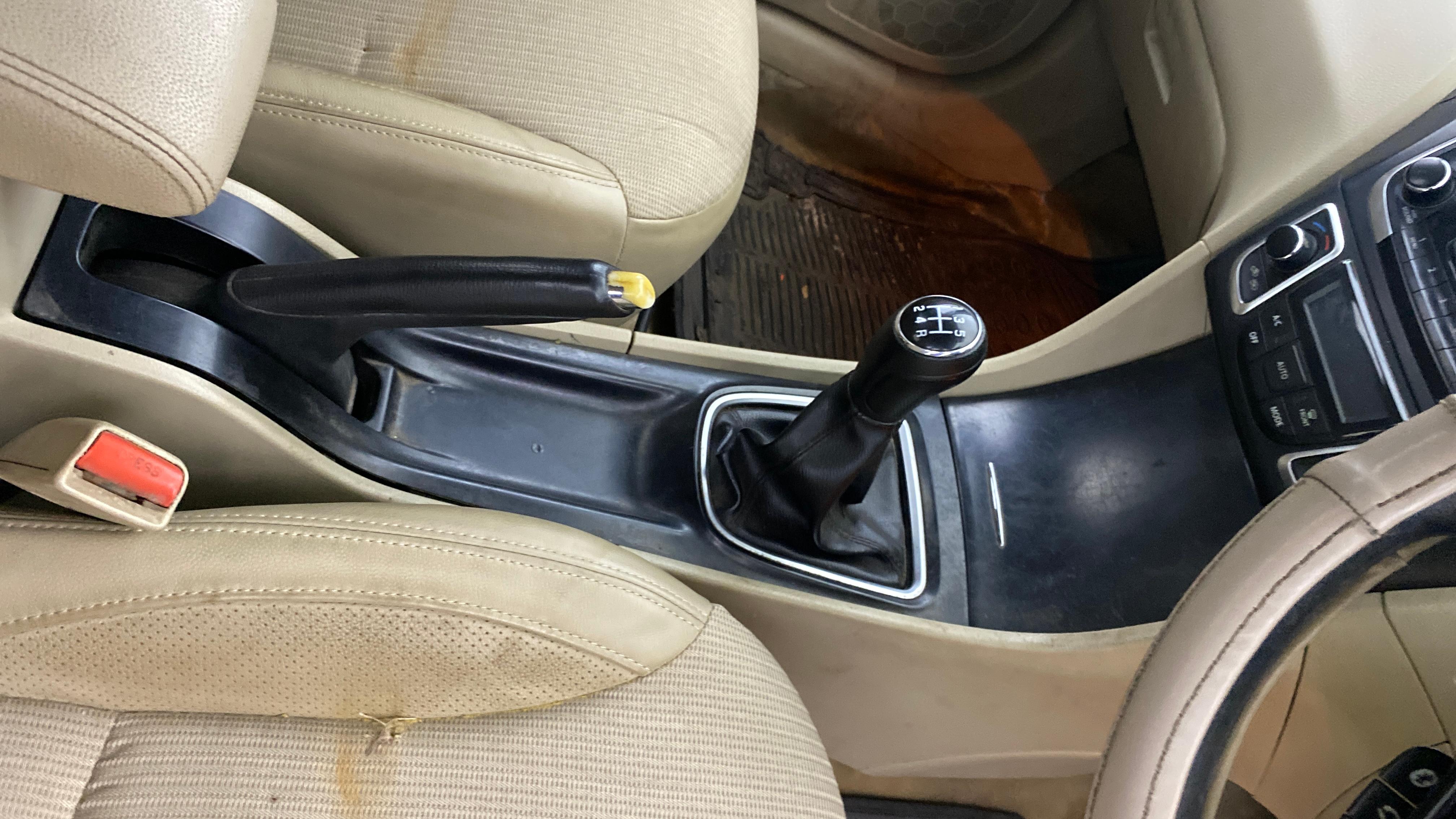 Buy Used Maruti Ciaz ZXi of 2015 model @ 3,44,231 INR in Mumbai