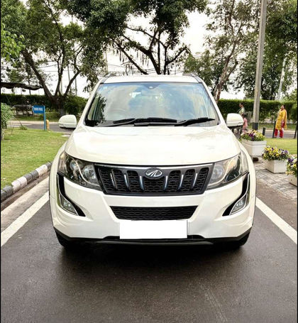 2015 Mahindra XUV500 R W10 FWD