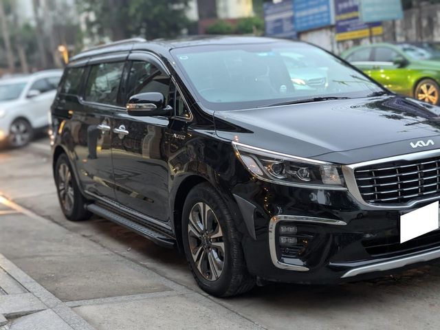Second-hand 2022 Kia Carnival Limousine Plus for sale in New Delhi
