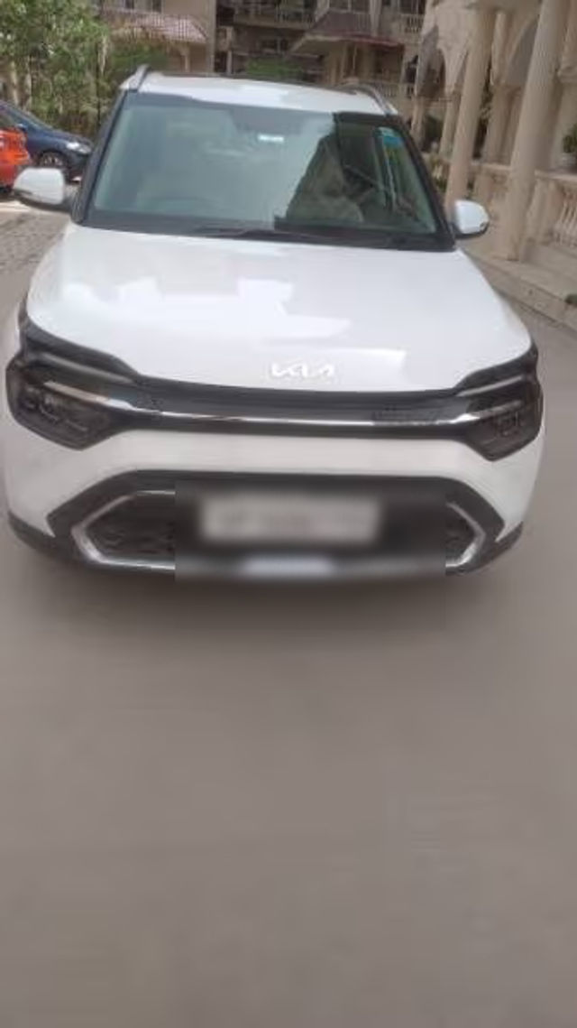 Kia Carens Luxury Plus DCT Second-hand 2023 Kia Carens Luxury Plus DCT for sale in Noida
