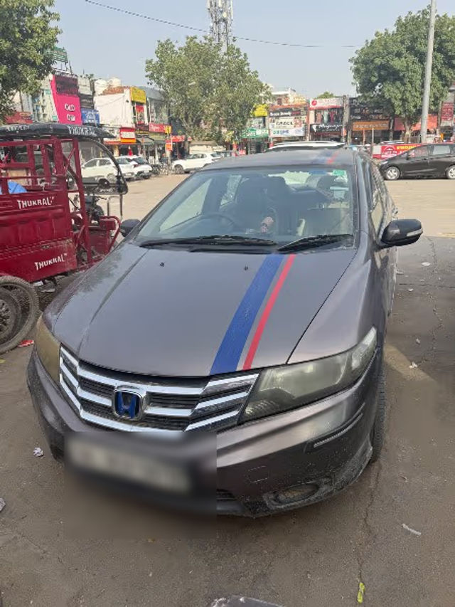 Second-hand 2013 Honda City V MT for sale in New Delhi