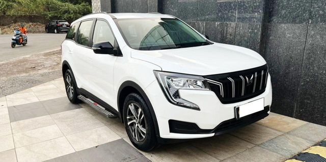 Mahindra XUV700 MX 5Str Second-hand 2023 Mahindra XUV700 MX 5Str for sale in New Delhi