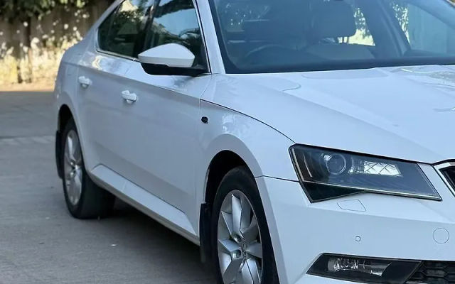 Skoda Superb LK 2.0 TDI AT Second-hand 2017 Skoda Superb LK 2.0 TDI AT for sale in Nashik