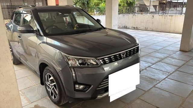 Second-hand 2023 Mahindra XUV300 W8 Option BSVI for sale in Vadodara