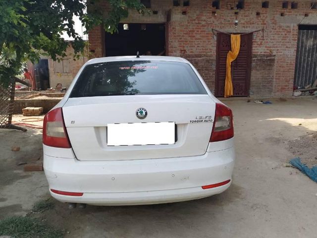 Second-hand 2013 Skoda Laura Ambiente 2.0 TDI CR MT for sale in Faizabad