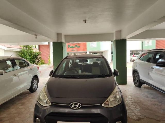 Hyundai Grand i10 Asta Second-hand 2014 Hyundai Grand i10 Asta for sale in Vadodara