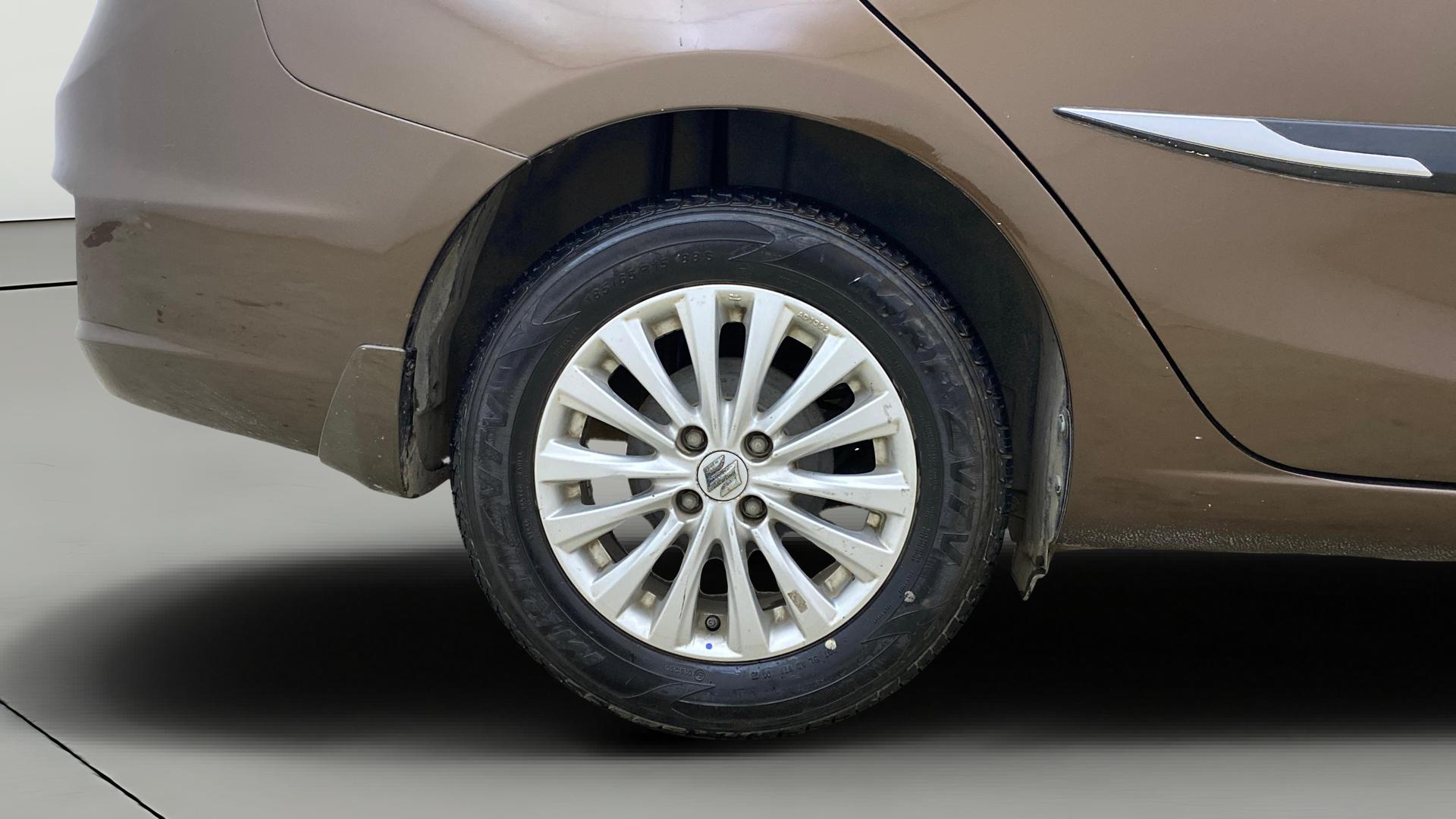 Buy Used Maruti Ciaz ZXi of 2015 model @ 3,36,232 INR in Thane