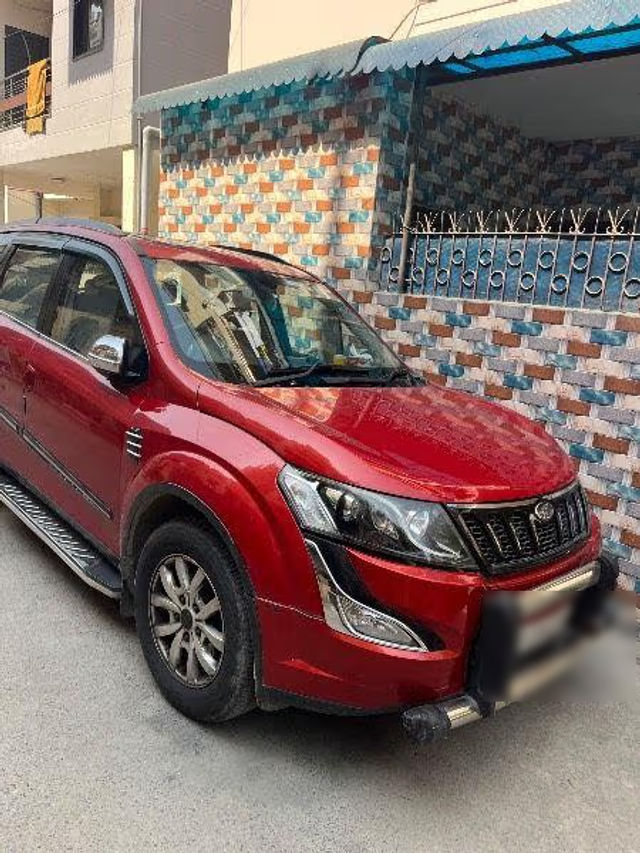 Mahindra XUV500 AT W10 FWD Second-hand 2016 Mahindra XUV500 AT W10 FWD for sale in New Delhi