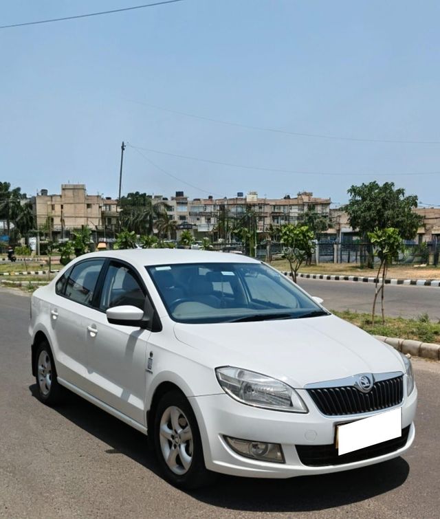 Second-hand 2015 Skoda Rapid 1.5 TDI AT Ambition for sale in Chandigarh