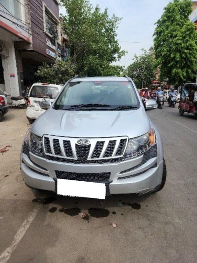 Second-hand 2014 Mahindra XUV500 W8 FWD for sale in Kanpur