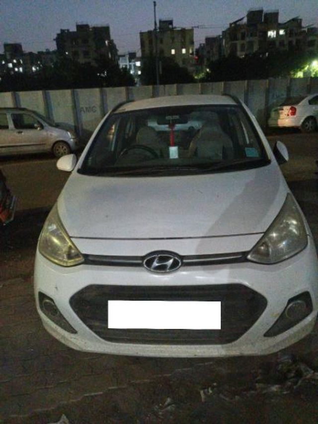 Hyundai Grand i10 Sportz Second-hand 2014 Hyundai Grand i10 Sportz for sale in Ahmedabad