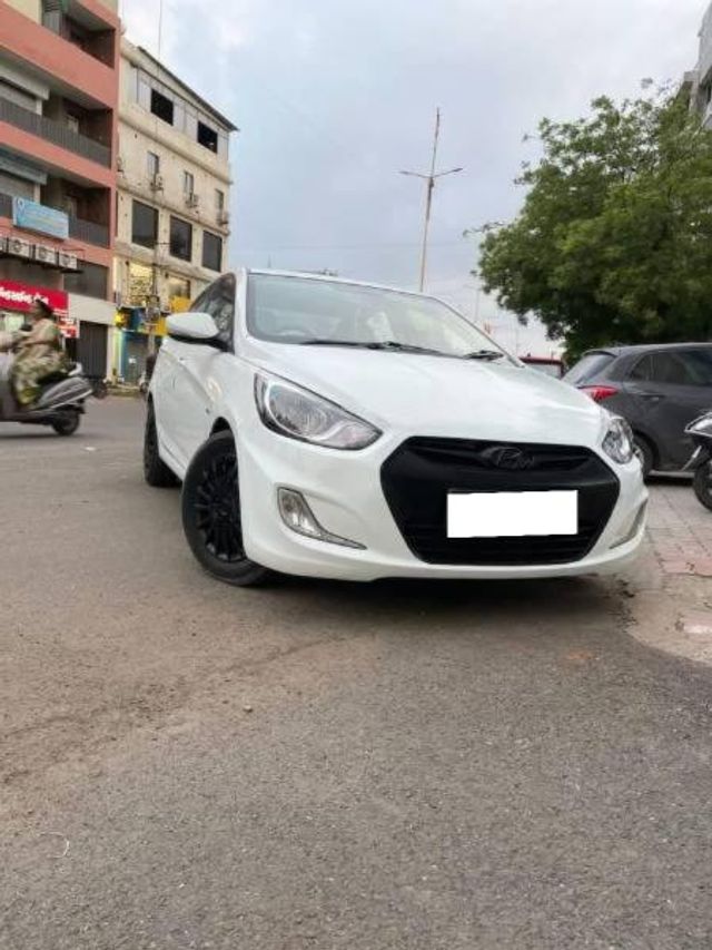 Hyundai Verna 1.6 CRDI Second-hand 2011 Hyundai Verna 1.6 CRDI for sale in Rajkot