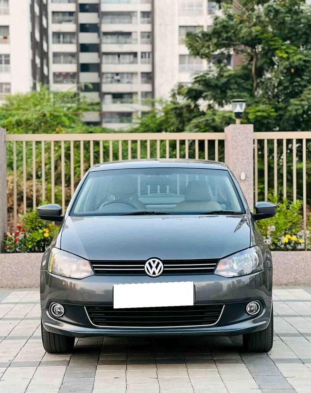 Second-hand 2013 Volkswagen Vento Petrol Breeze for sale in Surat