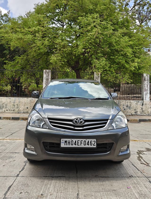 Toyota Innova 2.5 G (Diesel) 7 Seater BS III Second-hand 2010 Toyota Innova 2.5 G (Diesel) 7 Seater BS III for sale in Mumbai