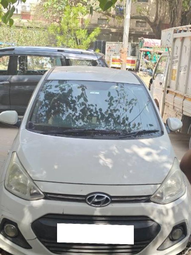 Hyundai Grand i10 Magna Second-hand 2013 Hyundai Grand i10 Magna for sale in New Delhi