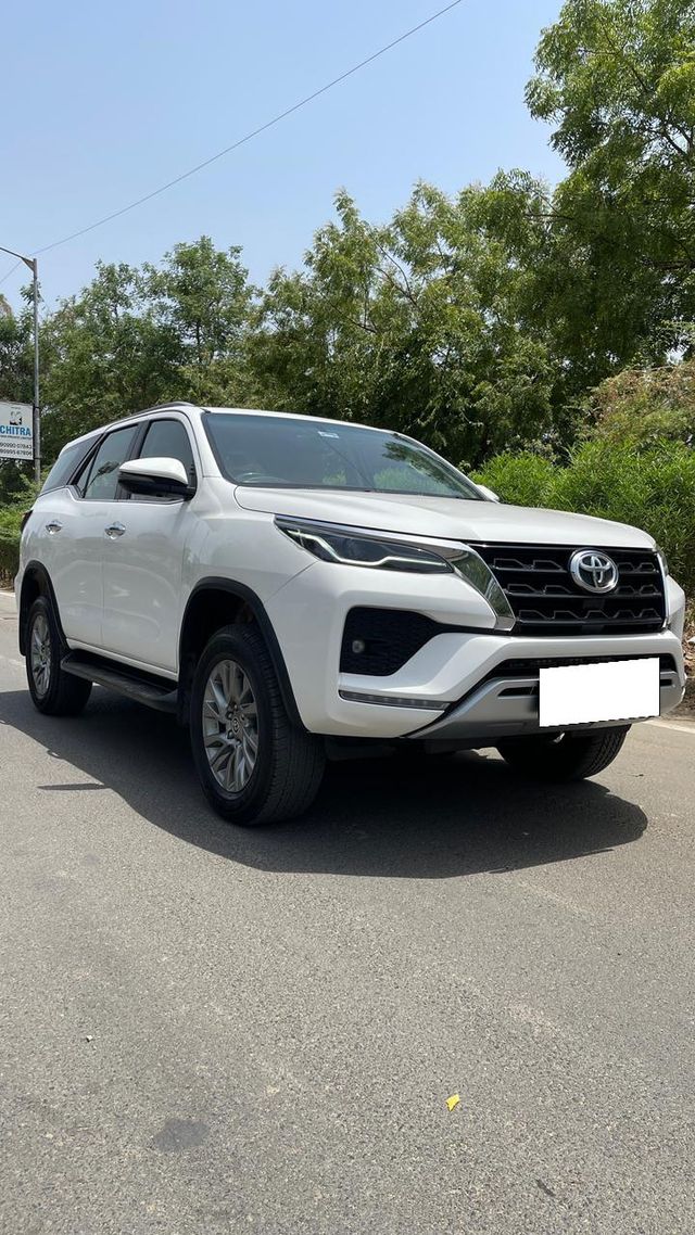 Toyota Fortuner 4X2 Diesel AT Second-hand 2025 Toyota Fortuner 4X2 Diesel AT for sale in Ahmedabad