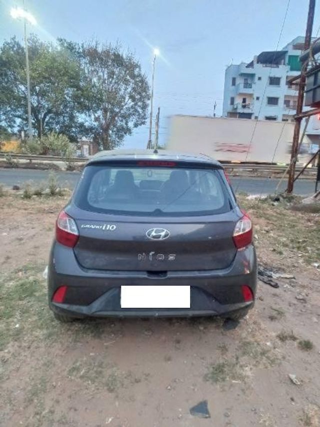 Hyundai Grand i10 Nios Magna Second-hand 2021 Hyundai Grand i10 Nios Magna for sale in Santrampur