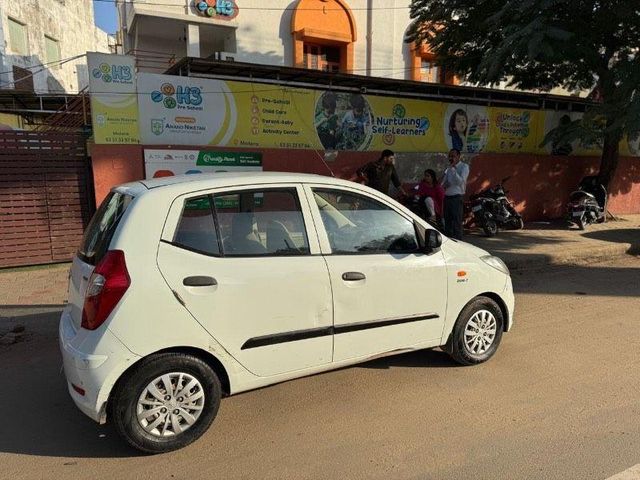 Hyundai i10 Era Second-hand 2013 Hyundai i10 Era for sale in Gandhinagar