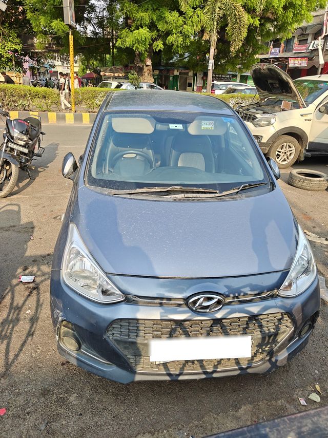 Hyundai Grand i10 Sportz Second-hand 2017 Hyundai Grand i10 Sportz for sale in Allahabad