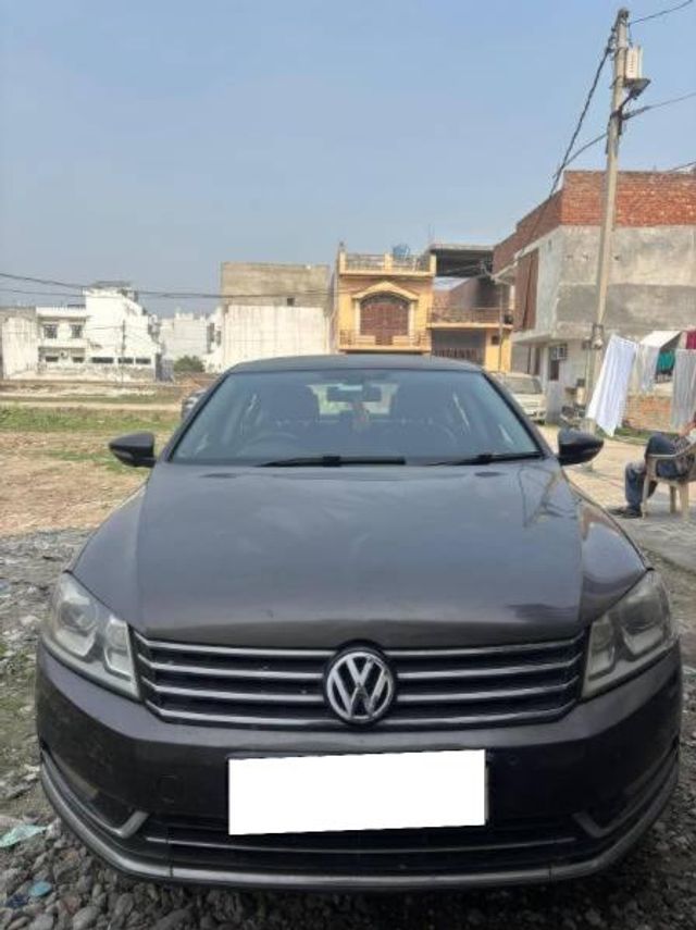 Volkswagen Passat Diesel Highline 2.0 TDI Second-hand 2013 Volkswagen Passat Diesel Highline 2.0 TDI for sale in Kashipur
