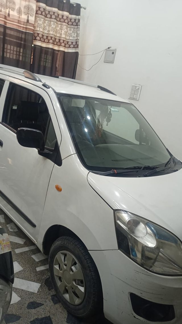 Second-hand 2013 Maruti Suzuki Wagon R LXI BS IV for sale in New Delhi