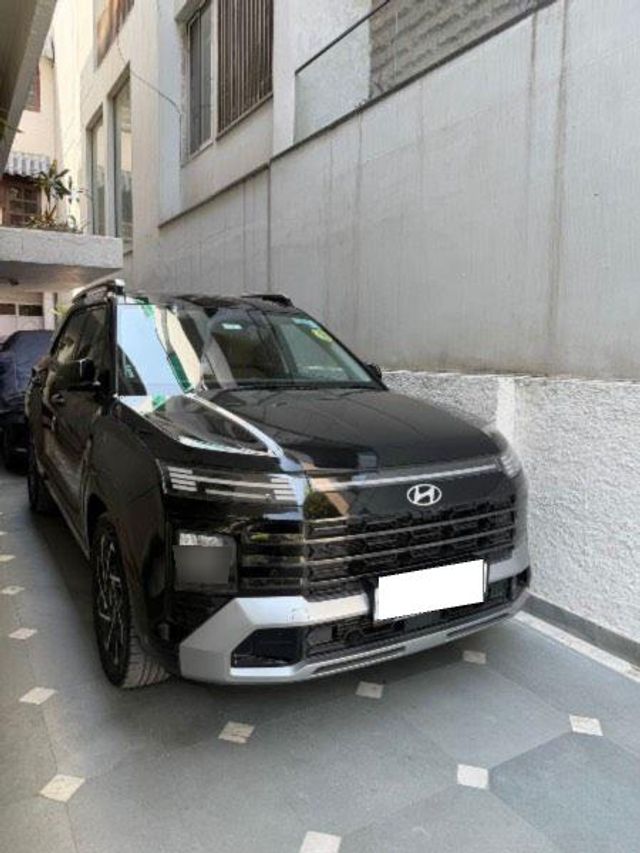 Second-hand 2024 Hyundai Alcazar Signature DCT for sale in New Delhi