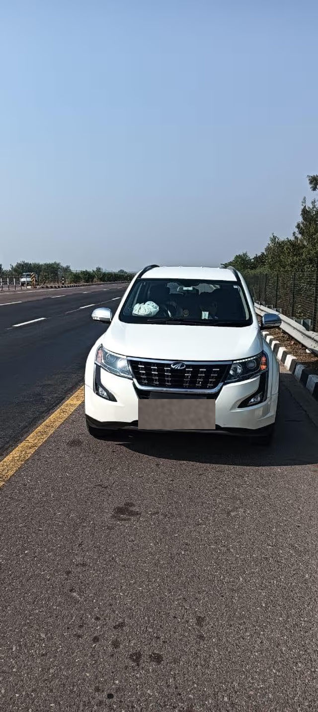 Second-hand 2018 Mahindra XUV500 W7 BSIV for sale in Lucknow