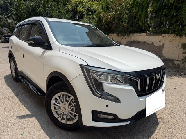 Mahindra XUV700 MX 5Str Diesel Second-hand 2024 Mahindra XUV700 MX 5Str Diesel for sale in New Delhi