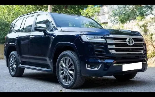 Toyota Land Cruiser 300 ZX Second-hand 2023 Toyota Land Cruiser 300 ZX for sale in New Delhi