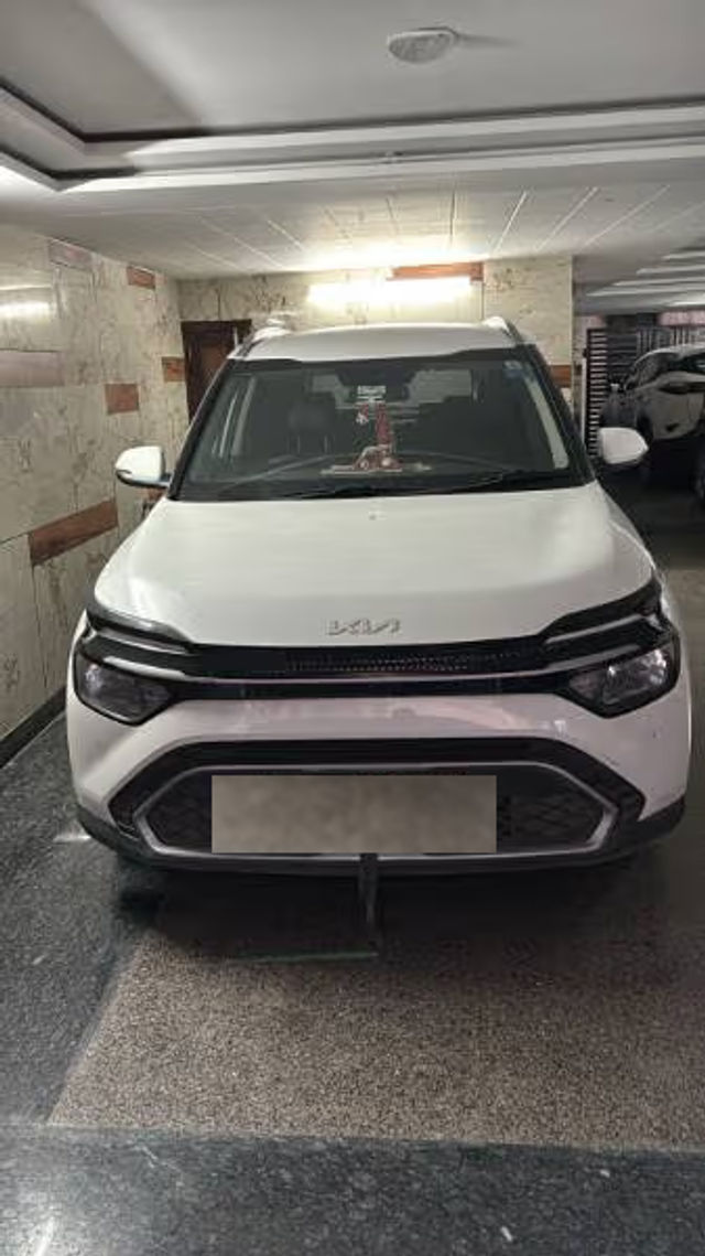 Second-hand 2023 Kia Carens Premium BSVI for sale in New Delhi