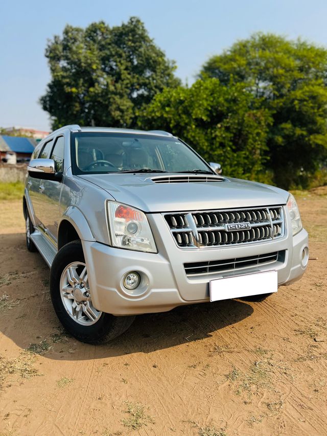 Isuzu MU 7 4x2 Second-hand 2015 Isuzu MU 7 4x2 for sale in Vadodara