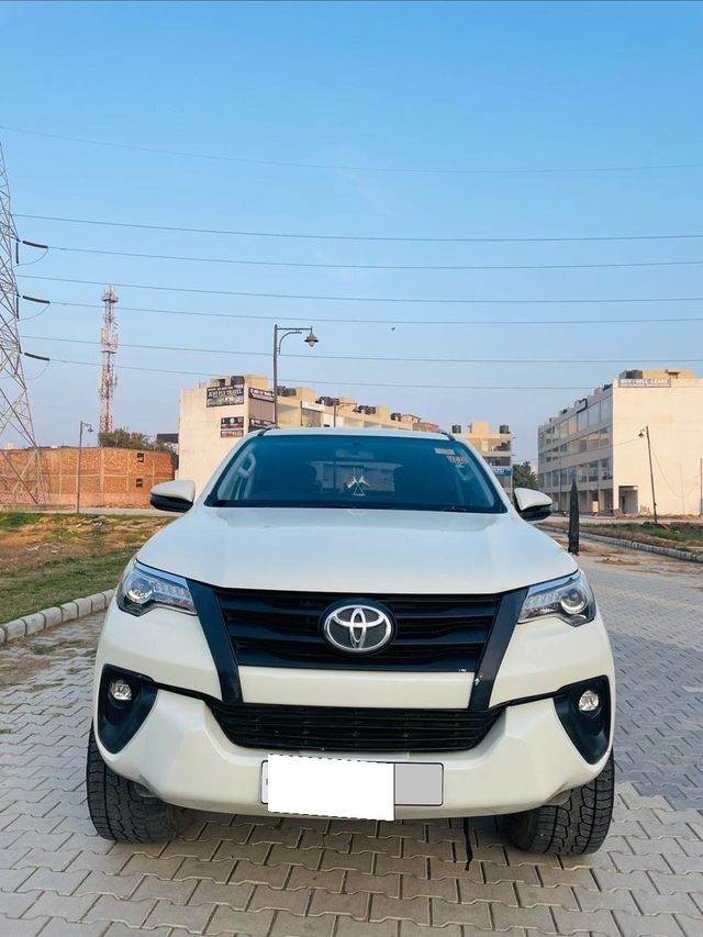 Toyota Fortuner 2.8 4WD AT BSIV Second-hand 2017 Toyota Fortuner 2.8 4WD AT BSIV for sale in Chandigarh