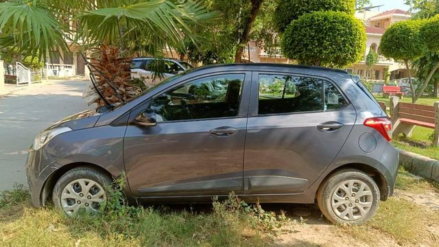 Hyundai Grand i10 Sportz Second-hand 2015 Hyundai Grand i10 Sportz for sale in Greater Noida