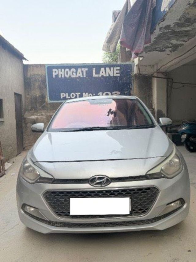 Hyundai i20 1.2 Anniversary Edition Second-hand 2015 Hyundai i20 1.2 Anniversary Edition for sale in New Delhi